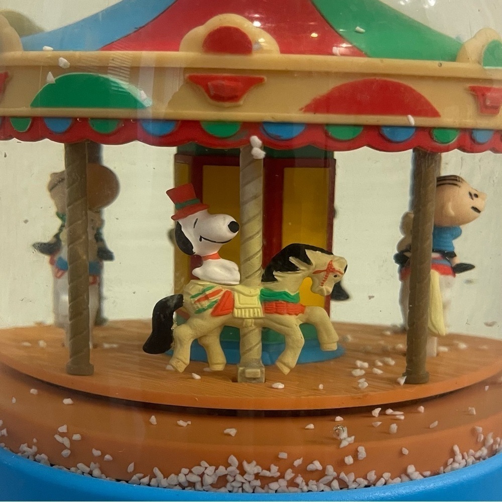 Vintage Willitts Designs Peanuts Characters Snow Globe Musical Carousel Working. - Picture 8 of 14